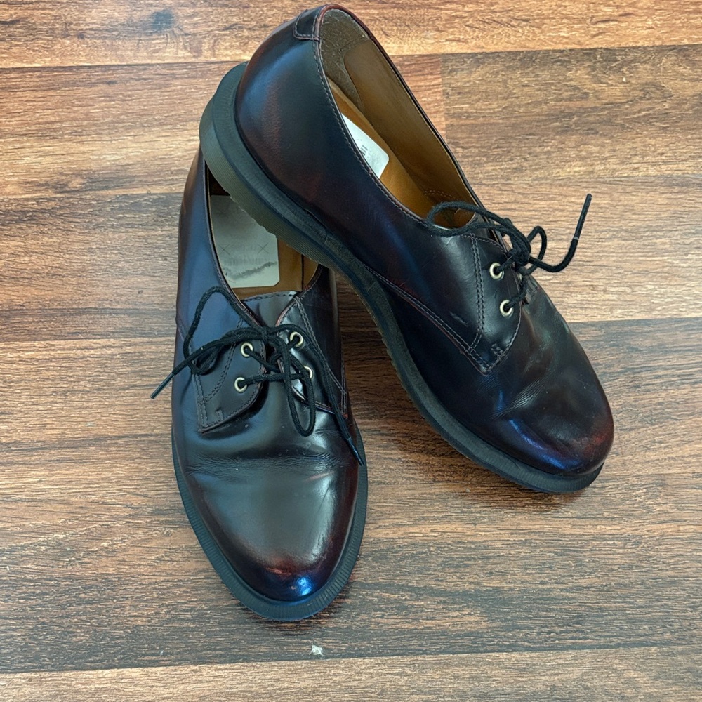 Dr. Martens Kensington Brook- COLOR- cherry red/burgundy